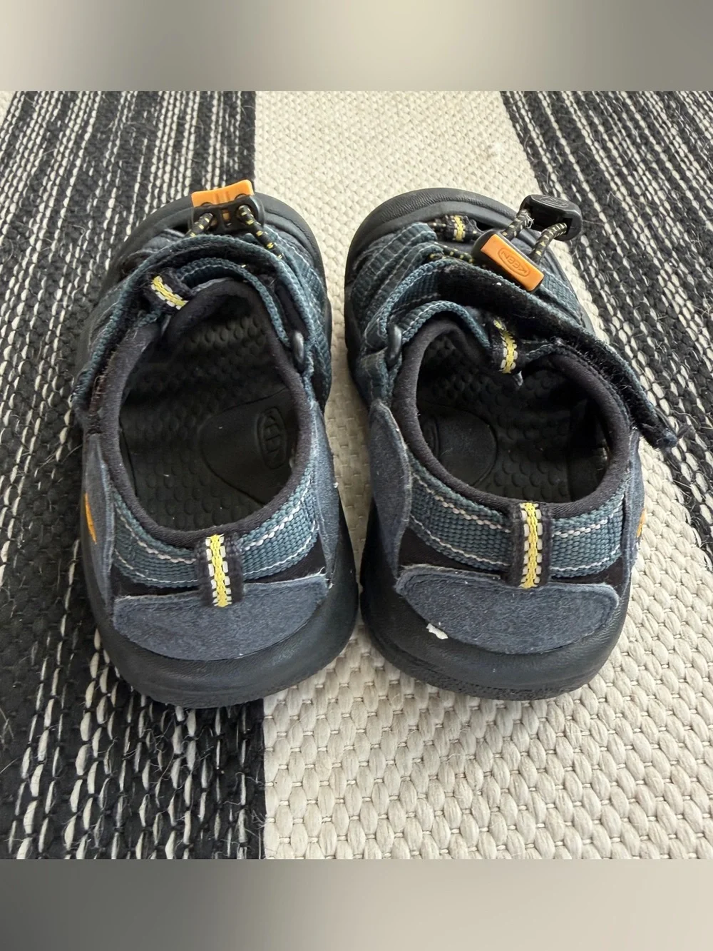 Keen Kids Navy and Black Closed-Toe Washable Sandals with Yellow Accents Size 9